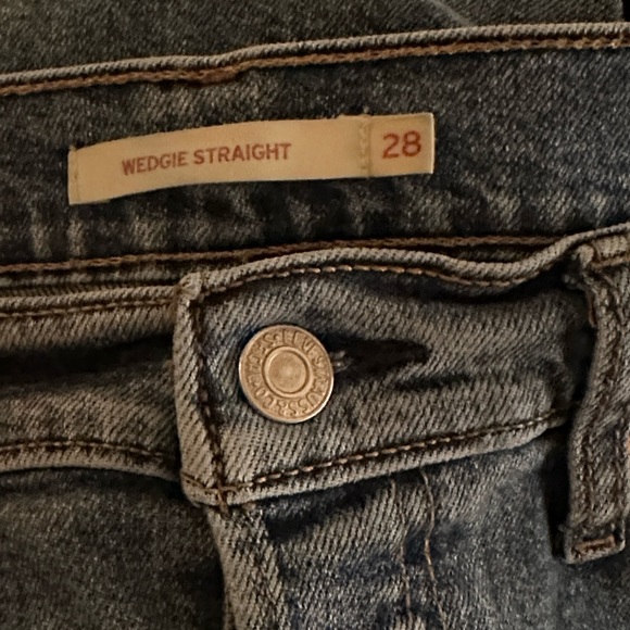 LEVI’S Wedgie Straight Fit Jeans in Summer Love In The Mist - Picture 10 of 14